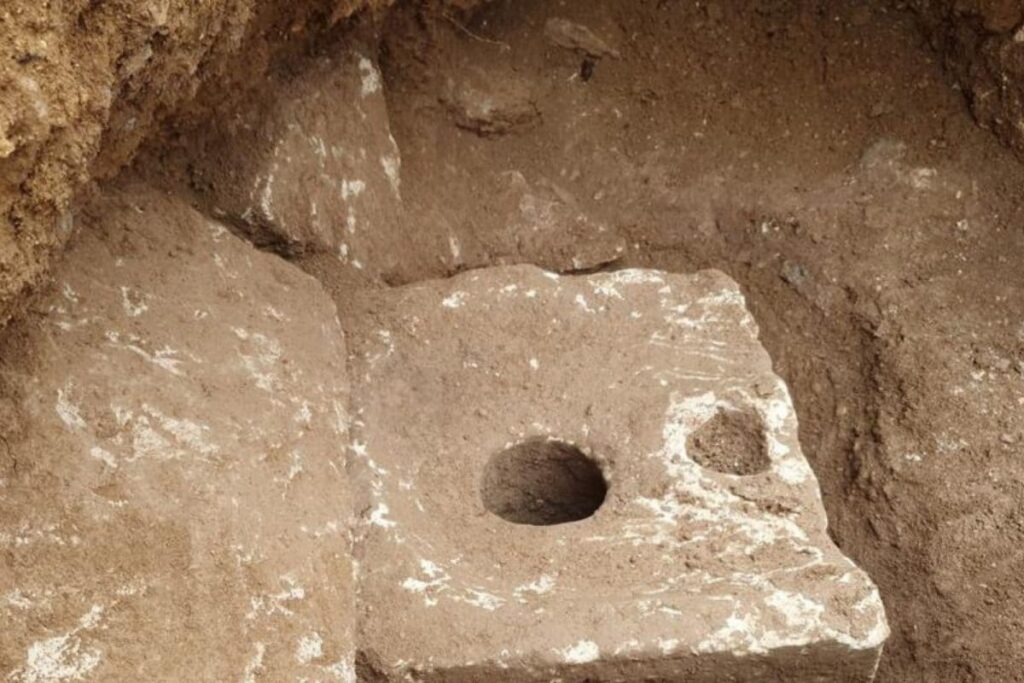 Archaeologists Find 2700-year-old Ancient Toilet in Jerusalem