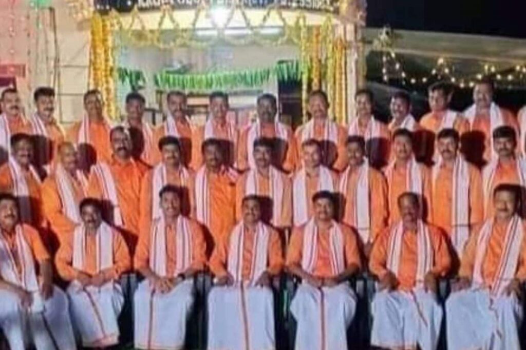 Karnataka Police Dressing Up in Saffron on Dussehra Sparks Controversy; Siddaramaiah Questions Bommai