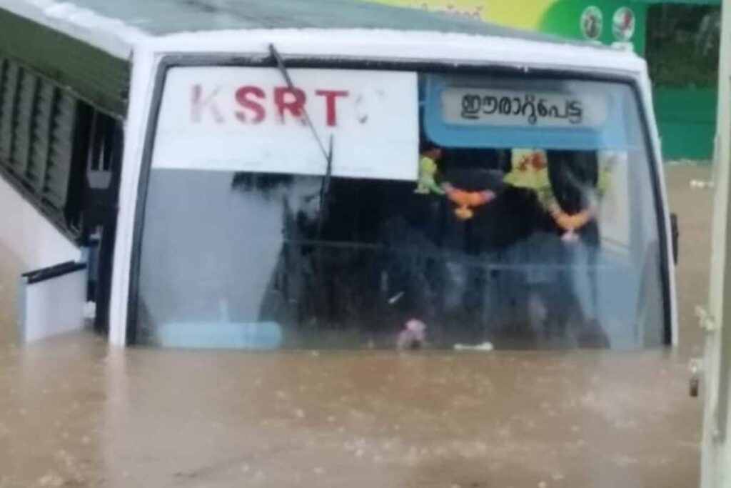 Kerala Floods: CM Vijayan Says Colleges to Reopen on Oct 20, No Sabarimala Pilgrimage Till Oct 19