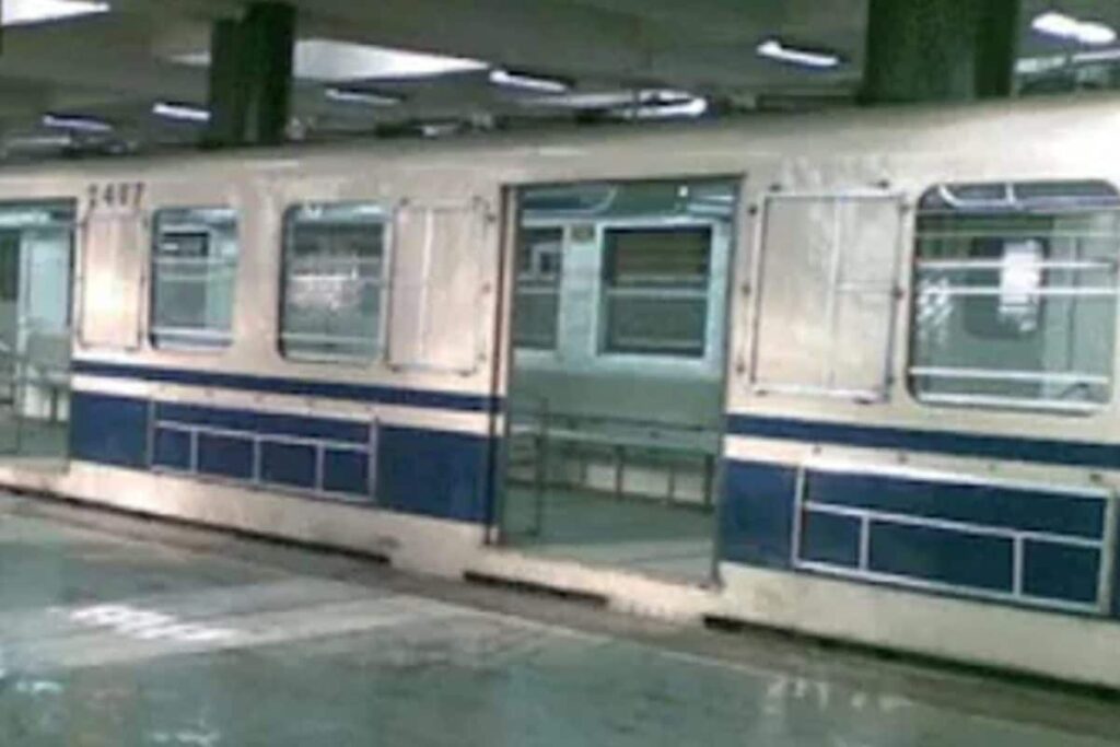 Kolkata Bids Tearful Adieu to India's First Non-AC Metro Coaches After 37 Years of Service