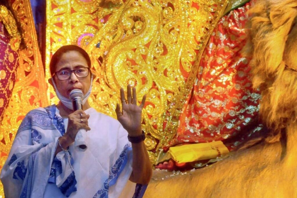 Bengal CM Mamata Inaugurates Big-ticket Durga Puja Pandals, Asks People to Abide by Covid Protocols