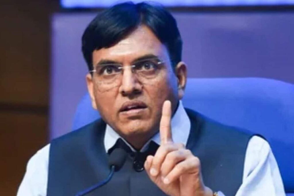 '100 Crore Vaccine Milestone Will Be Announced on Airplanes, Railway Stations, Metros': Health Minister