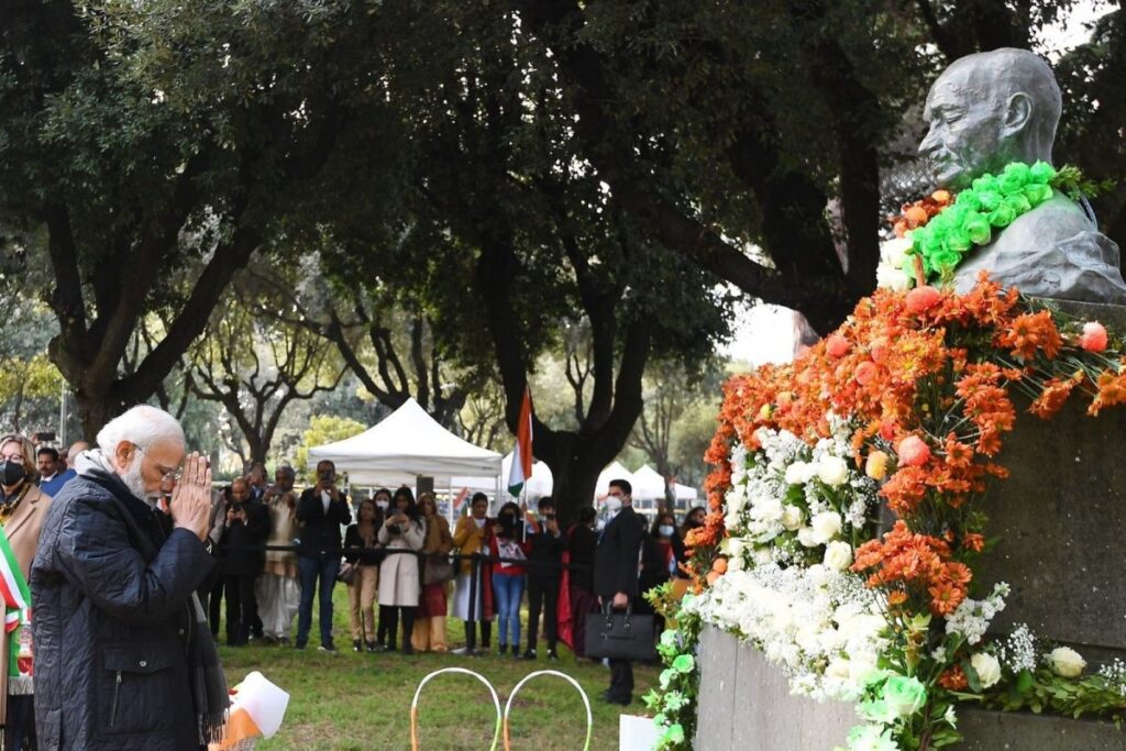 PM Modi Pays Floral Tribute to Mahatma Gandhi in Italy, Meets Indian Community