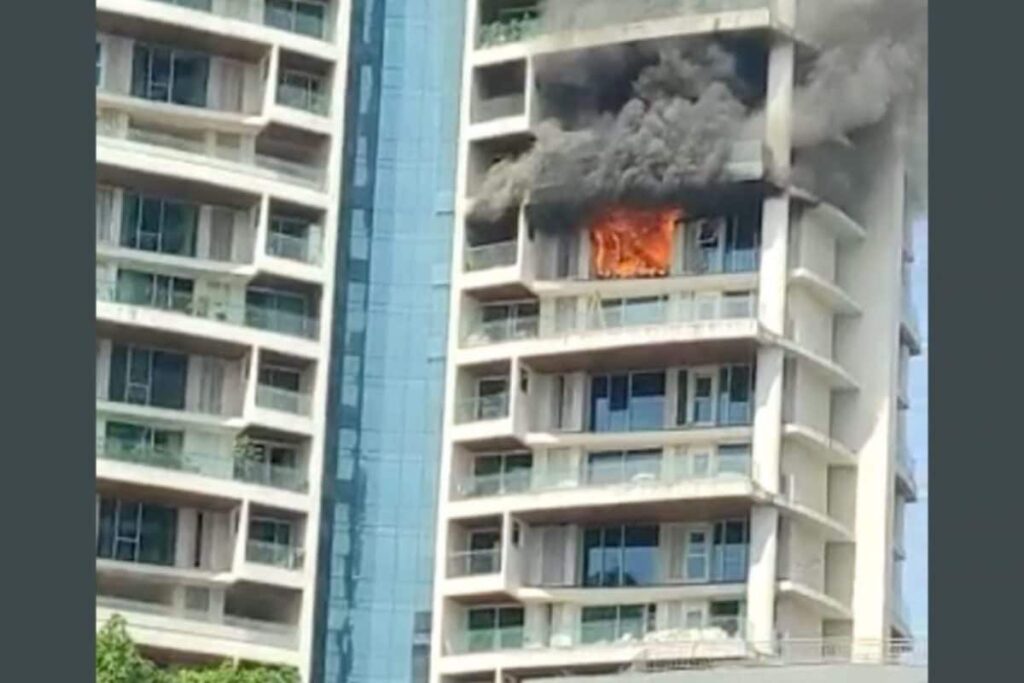 Mumbai Blaze: Massive Fire At Avighna Park Tower; Man Dies After Falling From 19th Floor