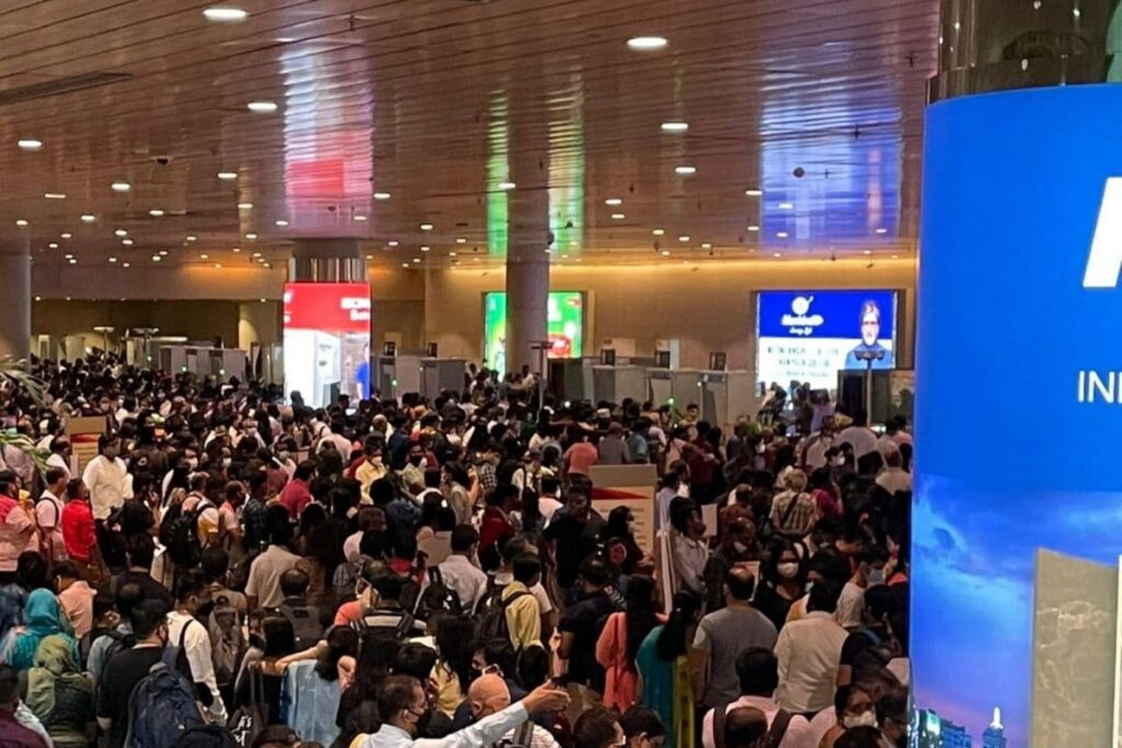 ‘People Throwing Luggage, Chaos Everywhere’: Heavy Navratri Rush Turns Mumbai Airport into Panic Box