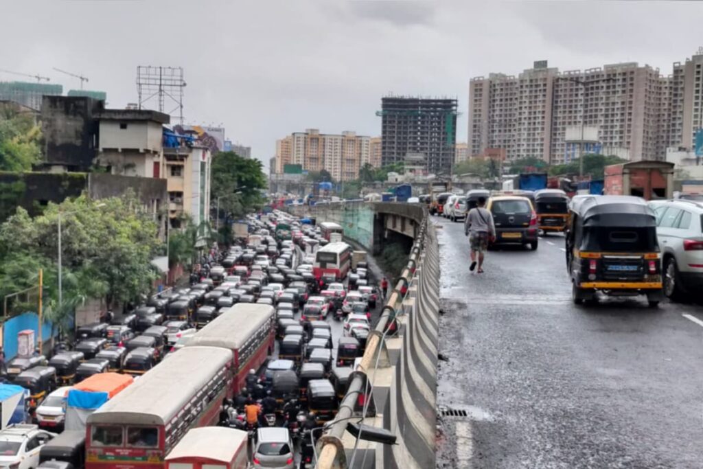 Mumbai-Ahmedabad Highway Jam: Heavy Traffic in Thane After Oil Tanker Accident on Ghodbunder Road