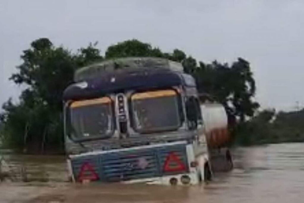 Flood Alert Issued to People Living Near Banks of Palar River in Tamil Nadu