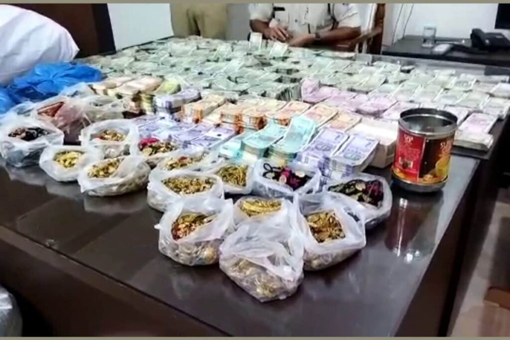 8 Kg Gold Worth Over Rs 4 Crore, Rs 75 lakh in Cash Seized from Ganja Trader in Odisha