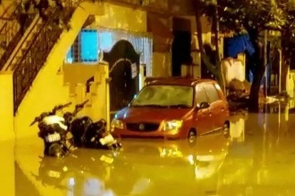 Bengaluru Rains LIVE Updates: Overflowing Madiwala Lake Submerges BTM Layout, HSR Layout; IMD Warns of ‘Very, Very Heavy Rainfall’ Till Oct 17