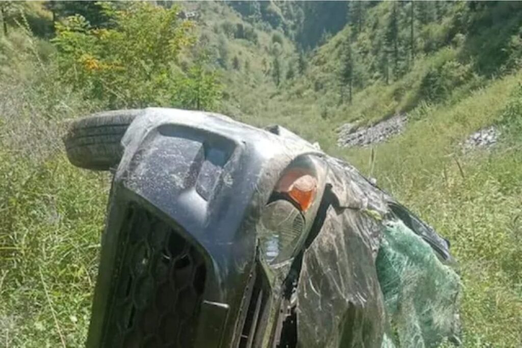 One Killed, Four Critical After Car Falls into Deep Gorge in Himachal’s Kullu