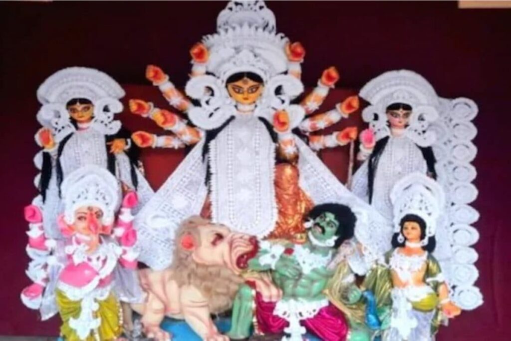 This Durga Puja, The Shatdhara Pramila Sangh is Honouring Working Women