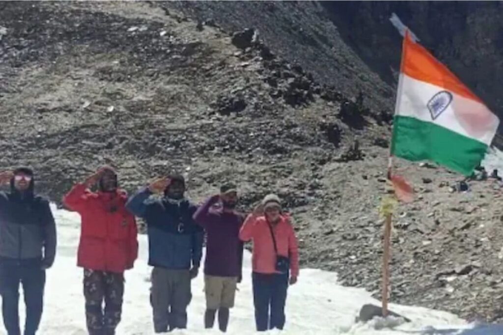 Meet The Mountaineers Who Reached The Pin Parvati Pass in 6 Days