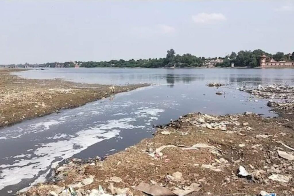 91 Sewerages Pollute Yamuna Before it Reaches Agra, No Solution in Sight