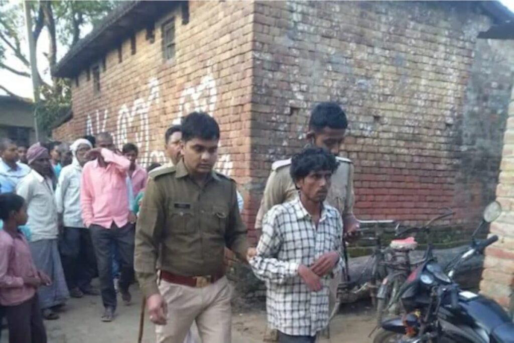 Drunk Man Axes Wife To Death in Uttar Pradesh, Villagers Hand Him to Police