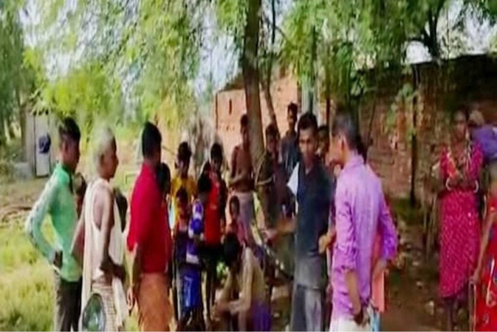 Suspected of Being a Child Abductor, Jharkhand Man Thrashed, Tied to a Tree by Villagers