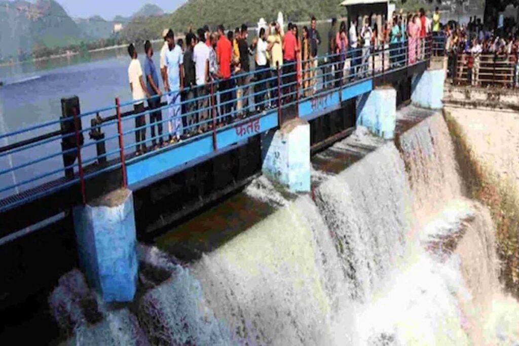 Gates of Udaipur's Fatehsagar Lake Opened, Collector Offers Prayers, Chunari