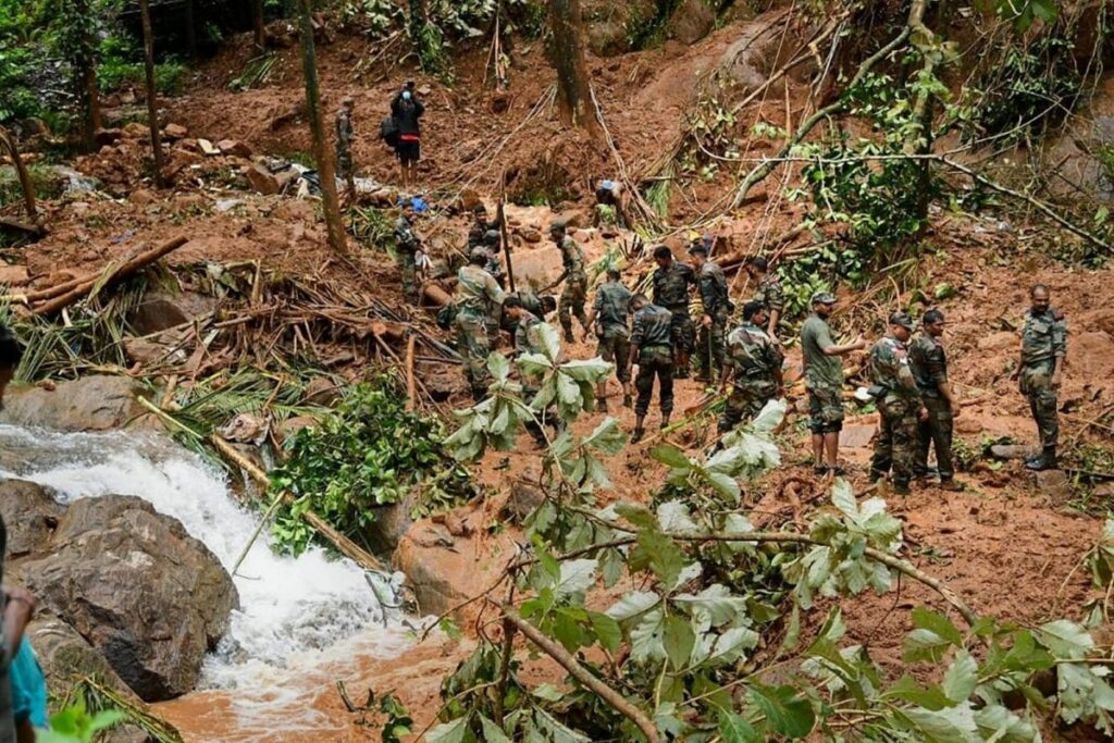 Kerala Floods: Rains to Continue Till Evening, 105 Relief Camps Set up; Red Alert Issued for Dams