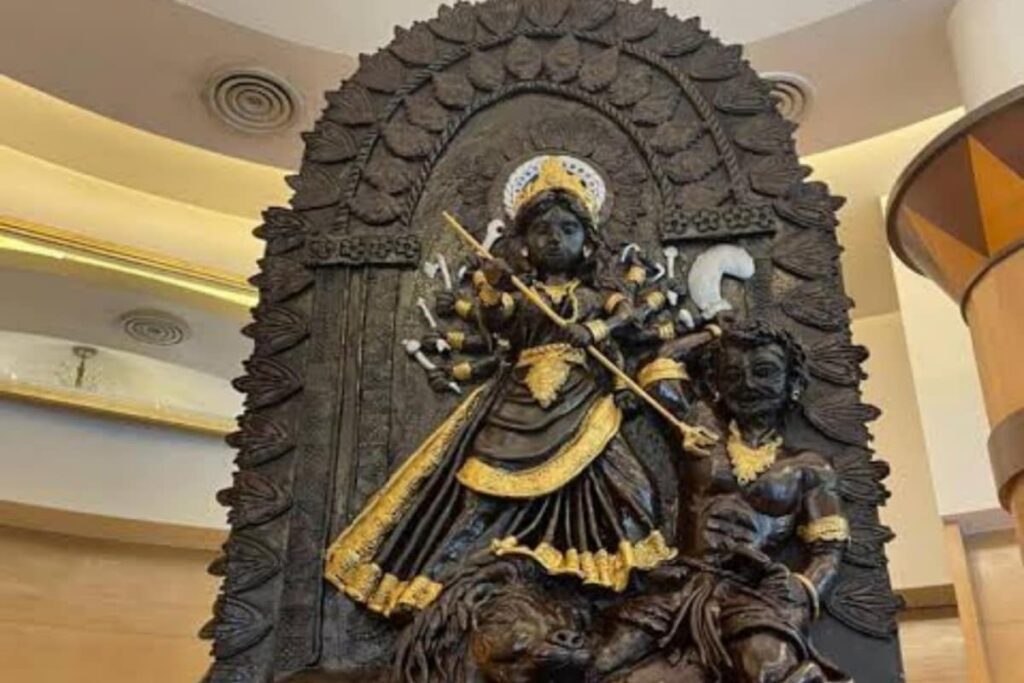 Kolkata Bakery Makes 25-kg 'Chocolate Durga'; to Distribute it Among Poor Children