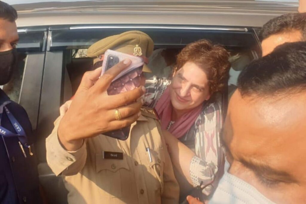 Action Likely Against On-duty Female Cops in UP for Clicking Selfies With Priyanka Gandhi