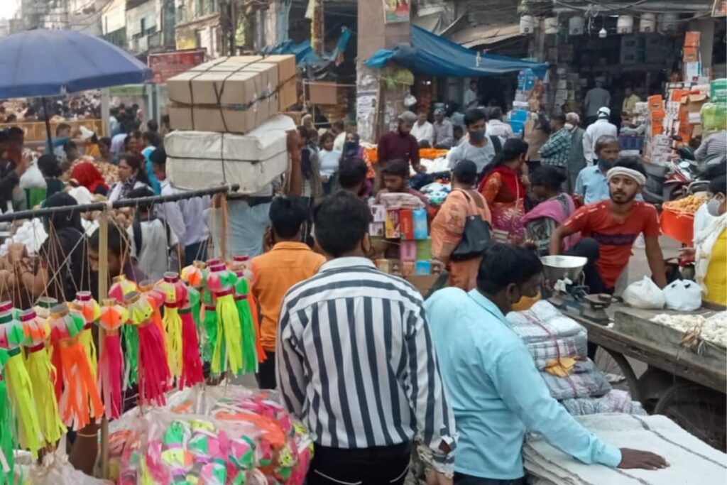 In Pictures: Covid Rules Go for a Toss as Delhiites Throng Sadar Market Ahead of Diwali