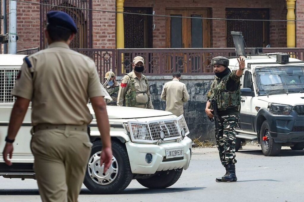 Four Arrested, Dummy Weapon Recovered in Extortion Case in J&K's Budgam