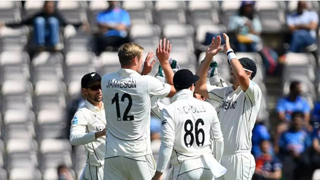 New Zealand include five spinners for India tour, Boult opts out