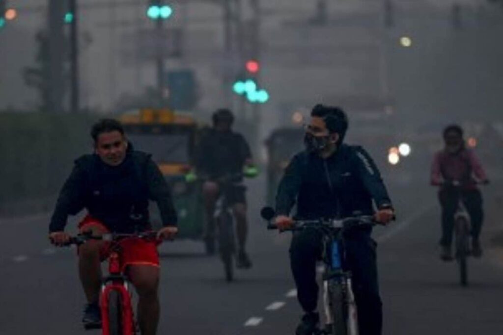 Delhi Air Quality Remains Unchanged in 'Very Poor' Category, Likely to Worsen Over Next Two Days