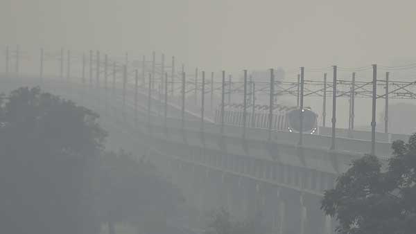 Delhi Air pollution: Govt lifts ban on construction; call on school, college reopening on Nov 24