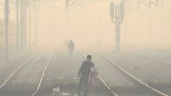 Delhi's air quality remains 'very poor' for second day in row, AQI at 382