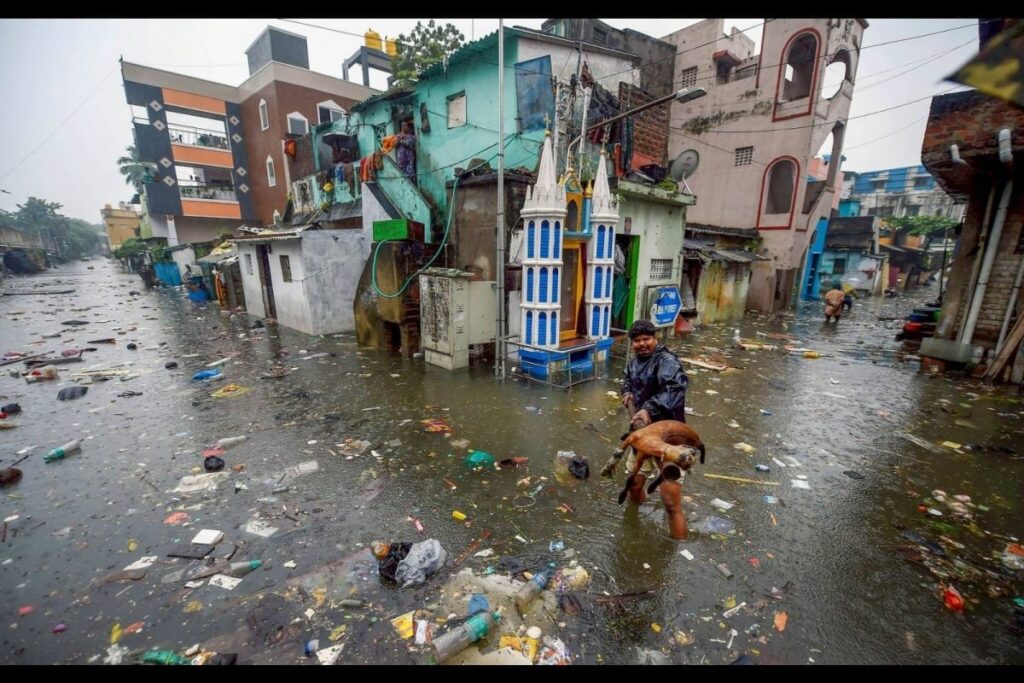 Tamil Nadu Rains: Red Alert Withdrawn, Flight Arrivals Resumed, Chennai Braces for Moderate Showers | 10 Points