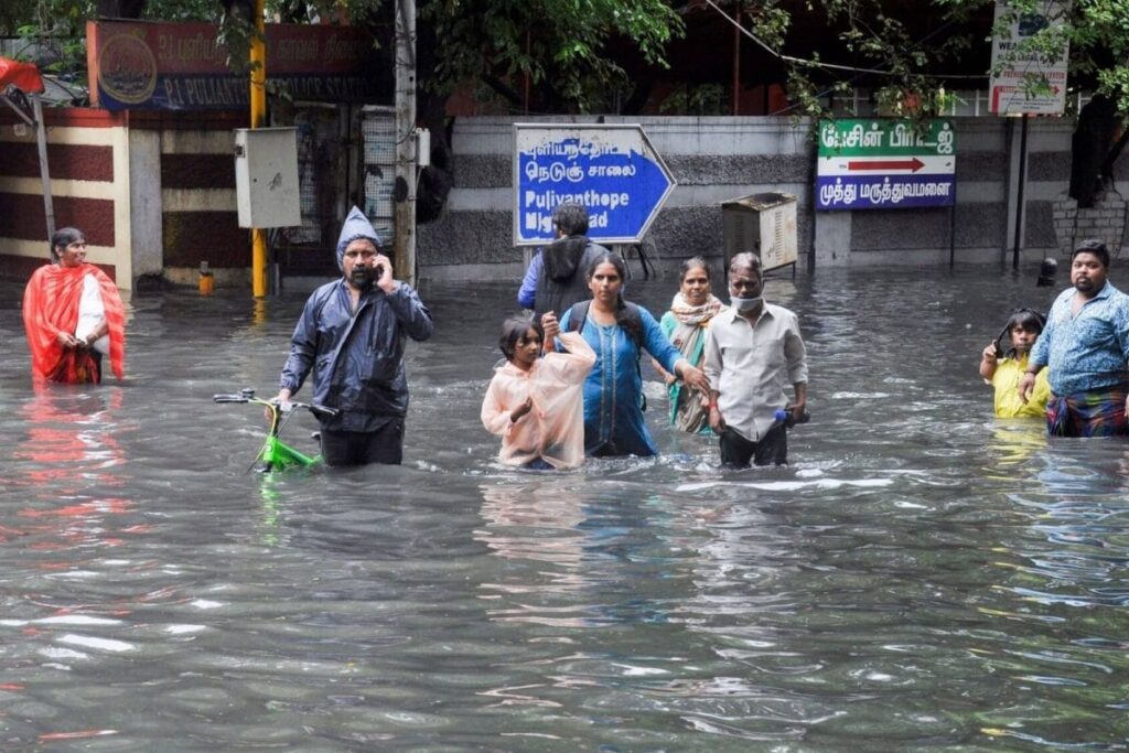 Tamil Nadu Rains LIVE Updates: IMD Warns of Another Heavy Spell Today; Flood Alert in Chennai; Schools in Puducherry, Karaikal Regions Shut