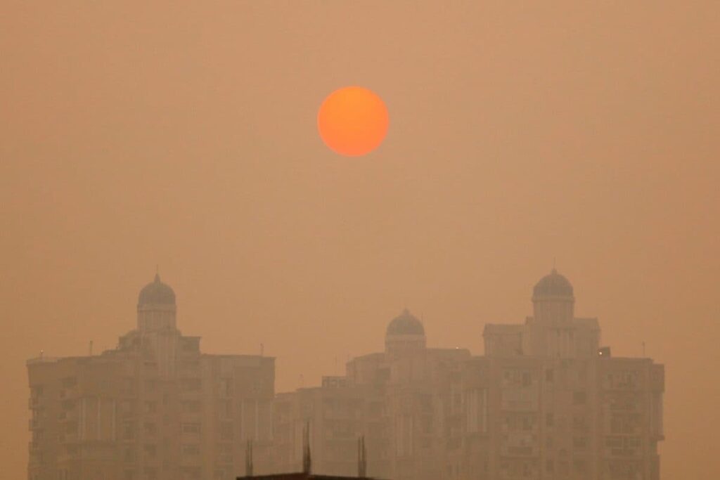 Delhi's Air Quality in Red Zone 1st Time Ahead of Diwali; Major Pollution Due to 'Local Sources'