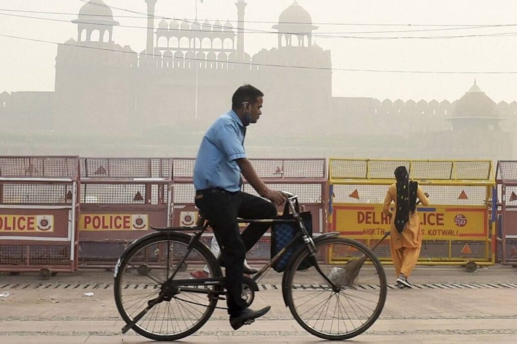 Air Pollution LIVE Updates: At 318, Delhi's AQI in 'Very Poor' Zone; Lockdown Proposal Expected Today in SC