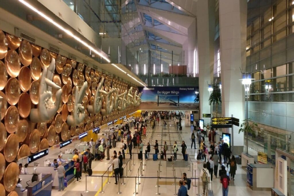 CISF Likely to Get More Powers at Big Airports Amidst Threats; MHA to Discuss Security Models