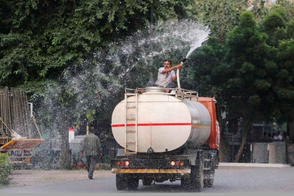 Air Pollution Updates: Haryana Mulls Odd-Even Scheme, Strict Vigil on Trucks Entering Delhi as Air Remains 'Very Poor' for 5th Day in Row