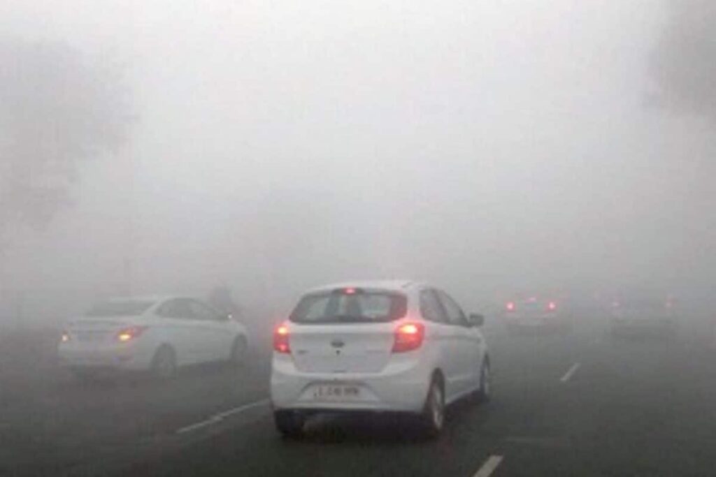 Four Hurt as Vehicles Pile-up on Eastern Peripheral Expressway in Gr Noida Due to Smog