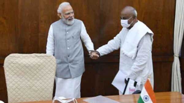 PM Modi meets former PM Deve Gowda in Parliament