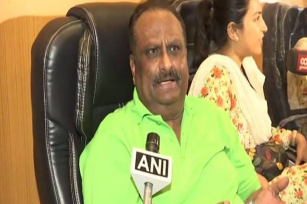 Sameer Wankhede's Father Files Police Complaint Against Nawab Malik Under SC/SC Act