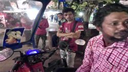 This e-rickshaw driver in Bengal gives a free ride if you answer his GK questions