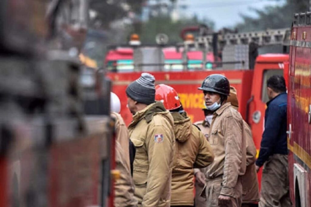 17 Injured as LPG Cylinder Catches Fire in Delhi Shanty; 5 Houses Damaged