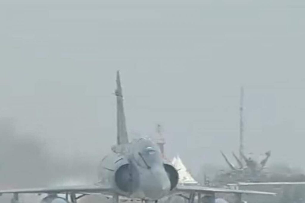 Mirage 2000 Makes Grand Landing on Purvanchal Expressway in UP