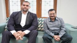 The Great Khali meets Arvind Kejriwal, extends support for Aam Aadmi Party in Punjab