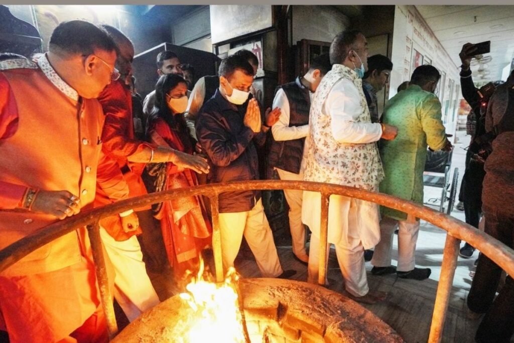 Kejriwal Offers Prayers in Rajasthan's Salasar Balaji Temple on Wedding Anniversary