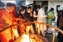 Kejriwal Offers Prayers in Rajasthan's Salasar Balaji Temple on Wedding Anniversary