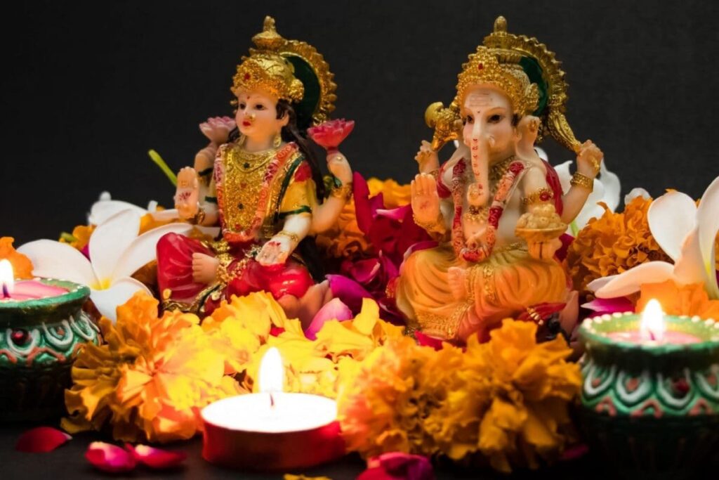 Aaj Ka Panchang, November 04, 2021: Check Out Laxmi Puja Timings, Tithi, Shubh Muhurat, Rahu Kaal and Other Details on Diwali 2021