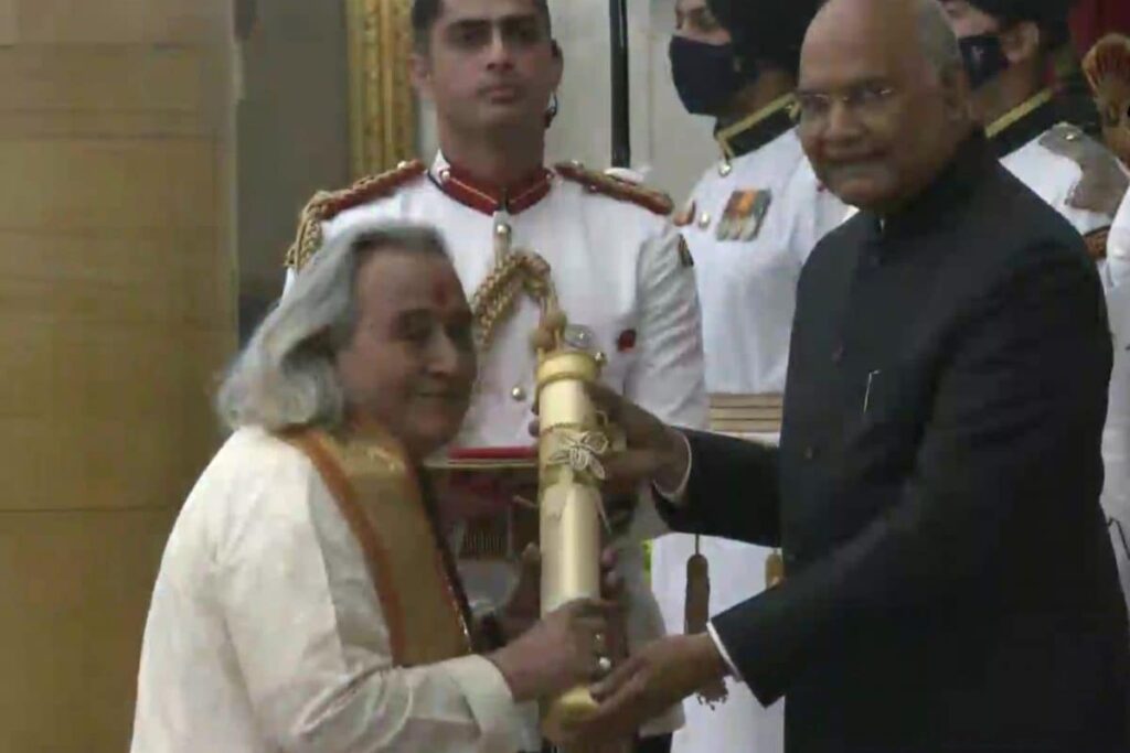 President Kovind Presents 14 Padma Vibhushan: Classical Singer Pandit Channulal Mishra Receives 2020 Award