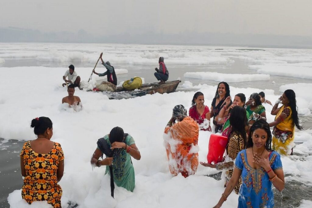 Chhath Puja 2021: India Concludes Festivities But Delhi Sees 'Bengaluru of 2018'. Courtesy, Yamuna Froth