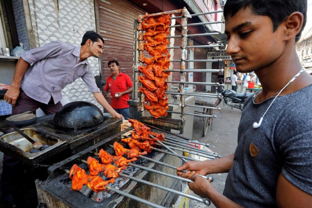 'Setting Up Roadside Eateries Selling Non-Veg Food an Act of Land Grabbing': Guj Minister on New Diktat