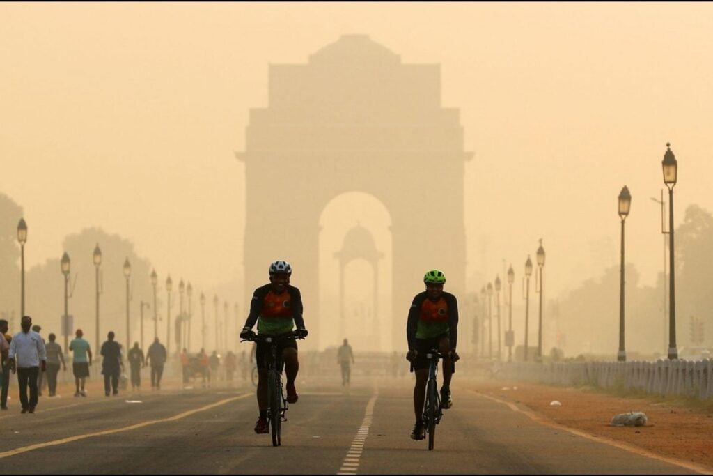 Delhi's Air in 'Very Poor' Category; No Improvement in Sight for Another 3 Days