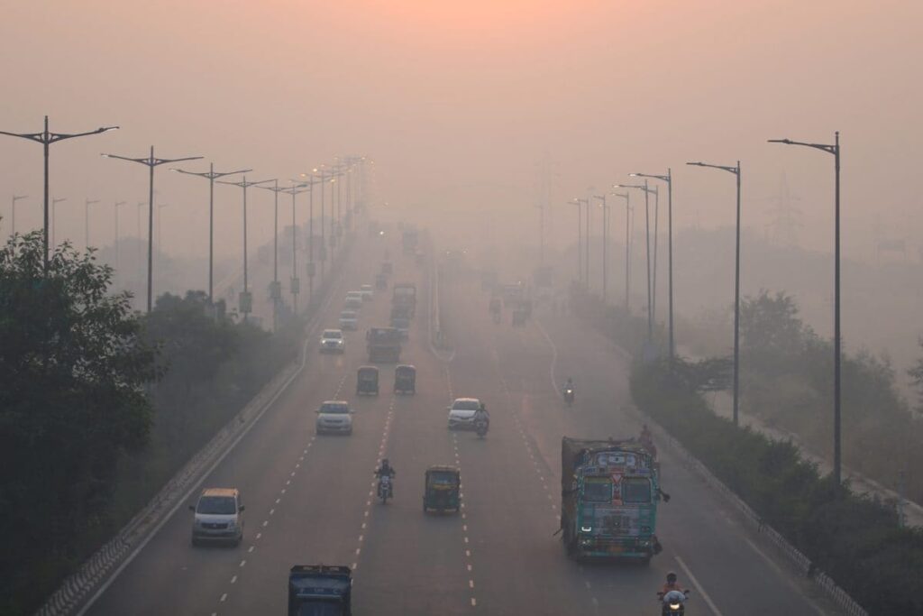 Air Pollution LIVE Updates: Delhi's AQI in 'Very Poor' Category; SC to Hear Matter Today